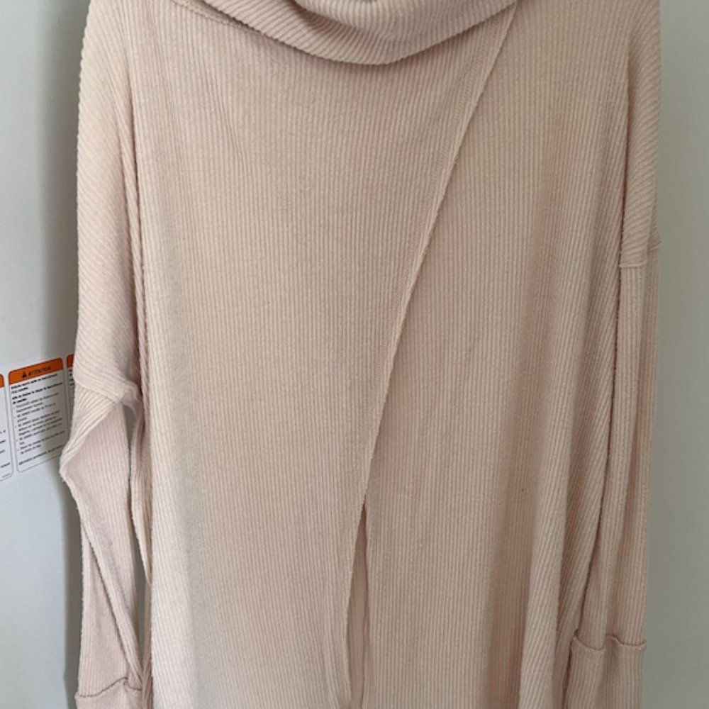 FREEPEOPLE CREAM COWL NECK SWEATER WITH OPEN BACK